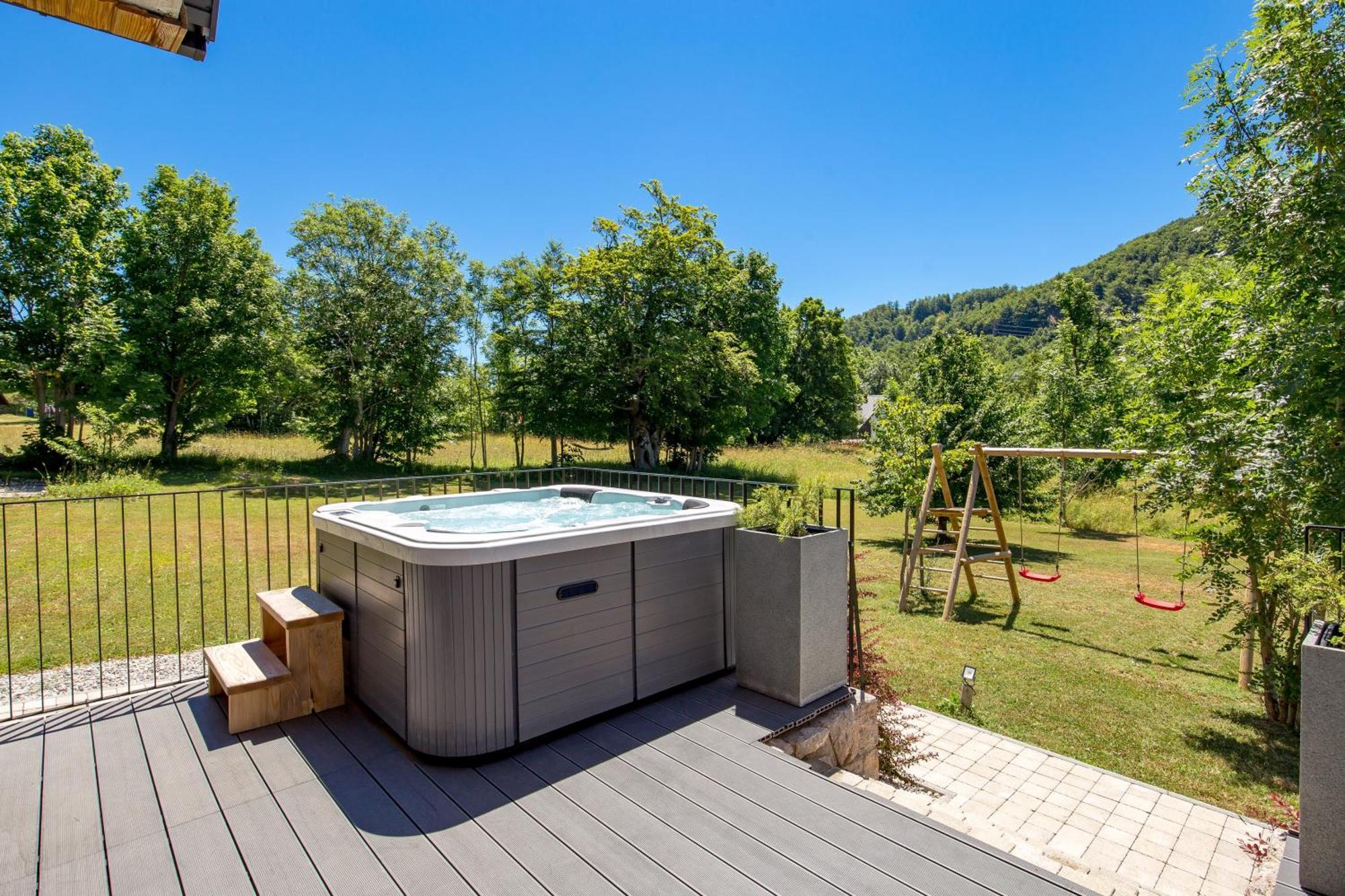 Modern Alpine Monsalbius Chalet Baske Ostarije 外观 照片